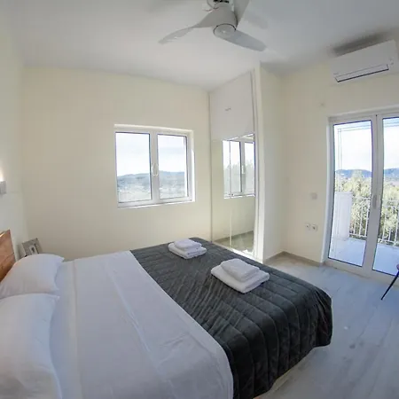 Willa Villataliki Pouládes